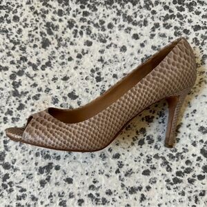 ANN TAYLOR Tan Snakeskin Open Toe Pumps
